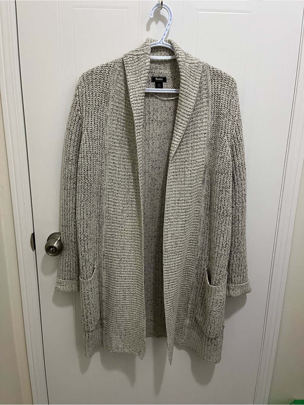 ROOTS Cardigan in Oatmeal Colour Sz Small.